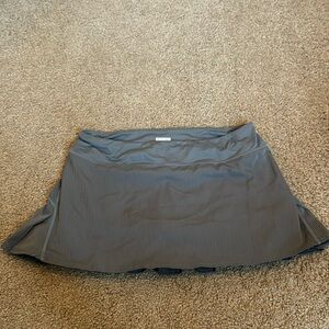 Lululemon Grey Tennis Skirt with bright peach/pink lining